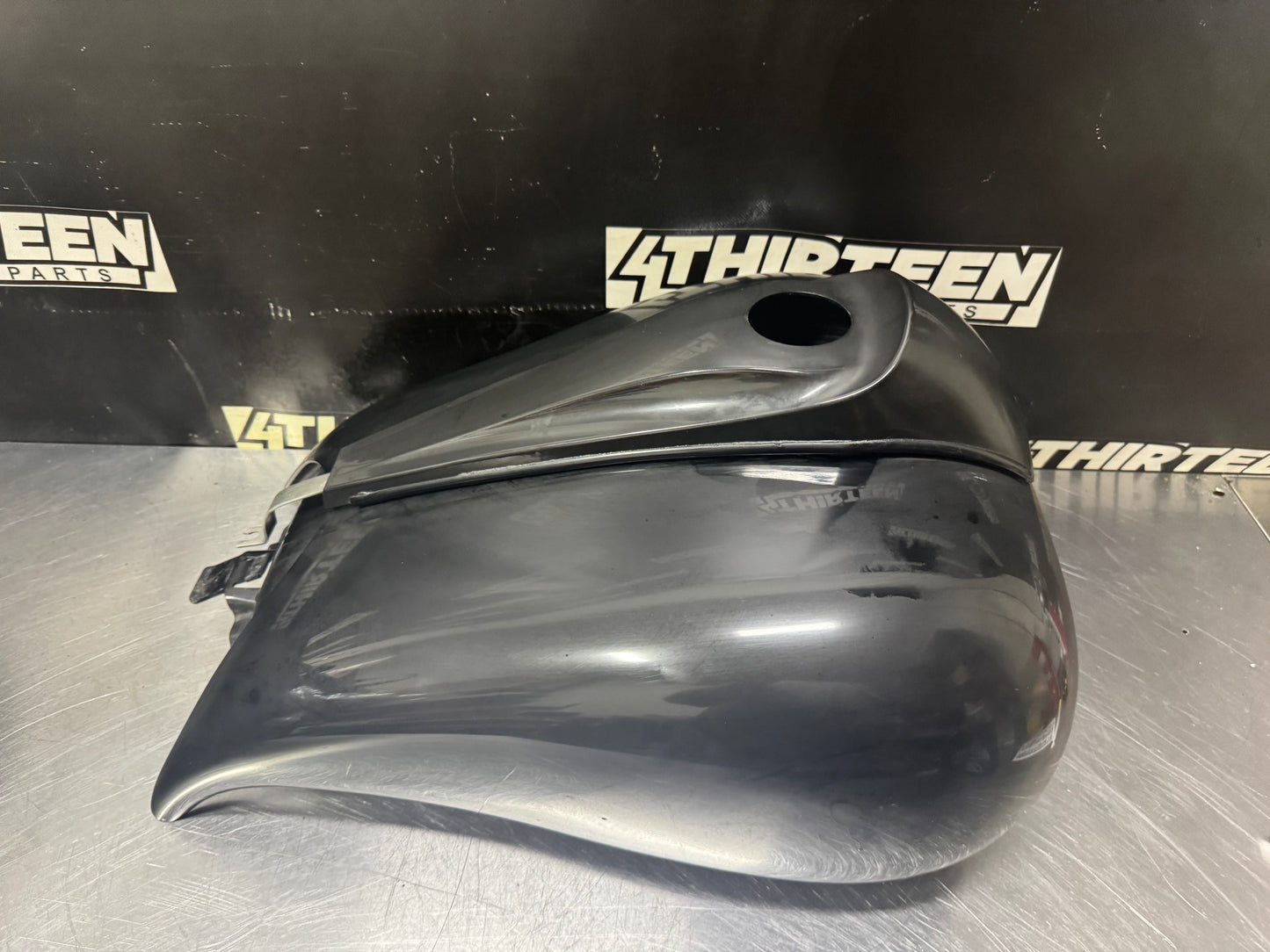 2010 HARLEY DAVIDSON STREET GLIDE OEM TANK WITH ADVAN BLK STRETCHED COVERS #N333