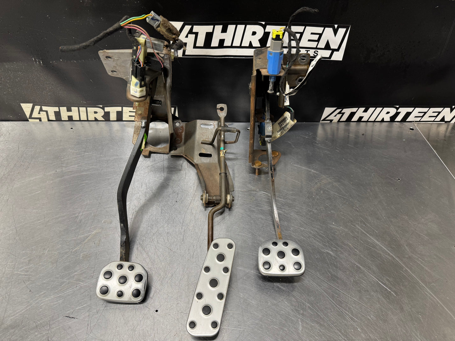 04-06 PONTIAC GTO MANUAL PEDAL ASSEMBLY OEM #K37