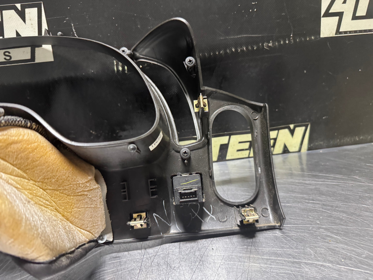 05-13 C6 CORVETTE INSTRUMENT CLUSTER TRIM BEZEL COVER 15227367 OEM #N688
