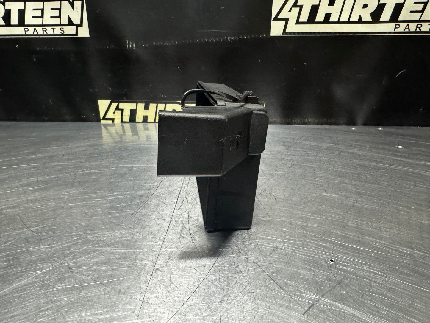 2000-2002 CORVETTE C5 UNDER HOOD ENGINE BAY FUSE BOX OEM 10443149 #N457