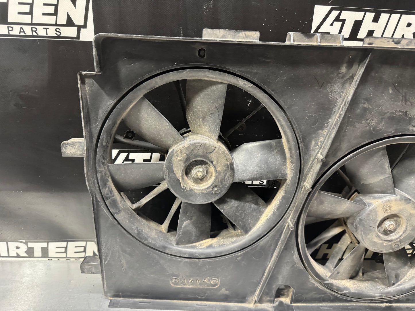 97-04 C5 CORVETTE DUAL RADIATOR FAN W/ SHROUD OEM #L490