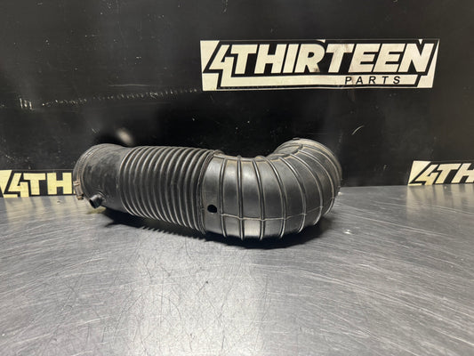 04 PONTIAC GTO AIR INTAKE RUBBER HOSE INTLET OEM #N461