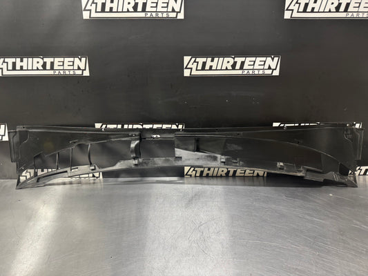 04-06 PONTIAC GTO WINDSHIELD COWL OEM 92054218 #L359