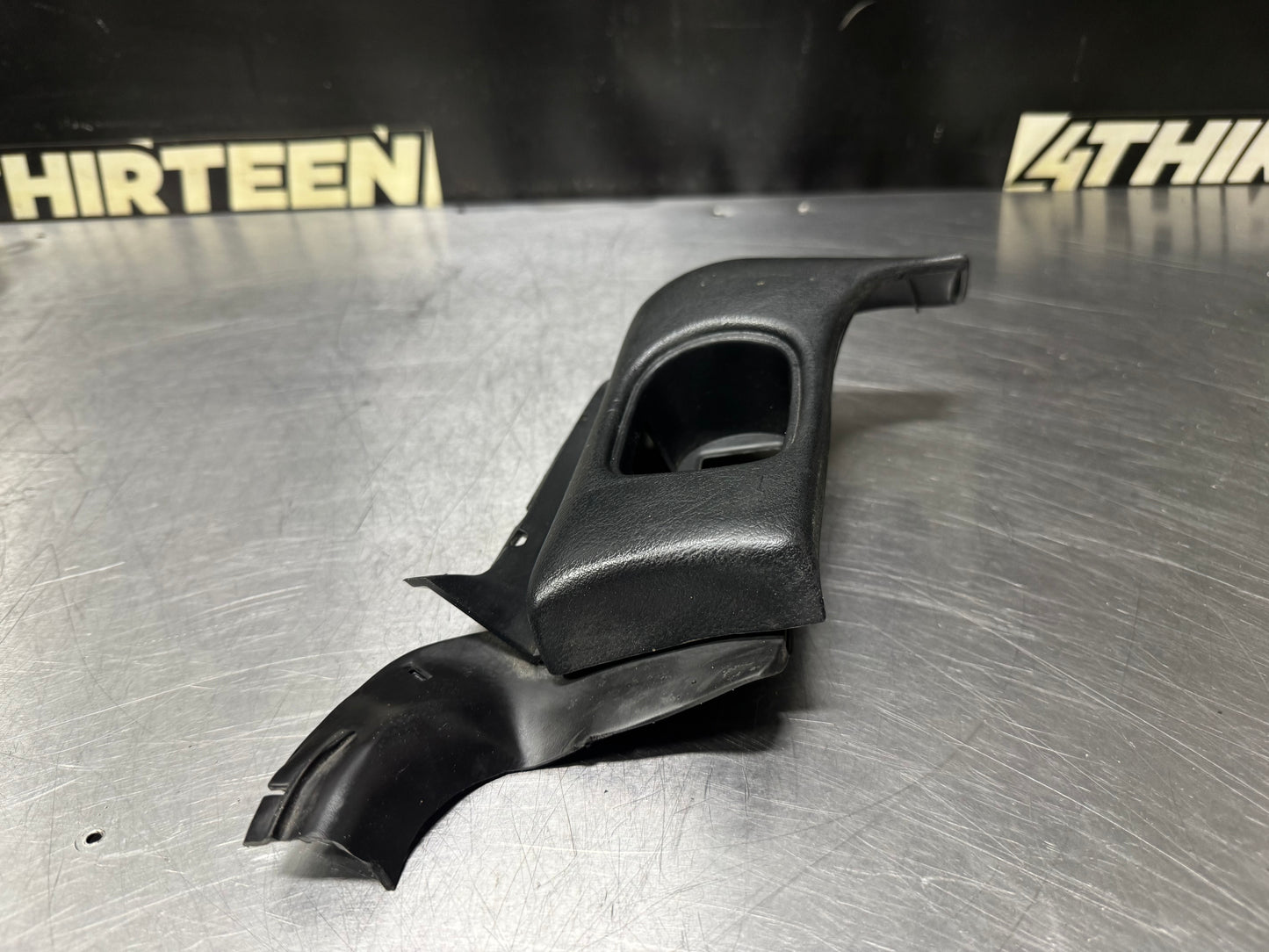 97 - 04 CORVETTE C5 OEM KNEE BOLSTER UPPER MOUNTING TRIM 10281975 OEM #N324