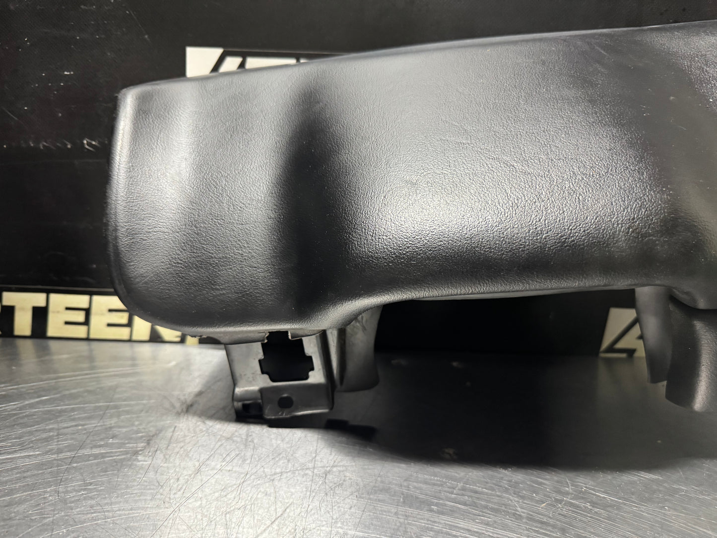 1997 - 2004 CORVETTE C5 OEM KNEE BOLSTER 10281976 OEM #N94