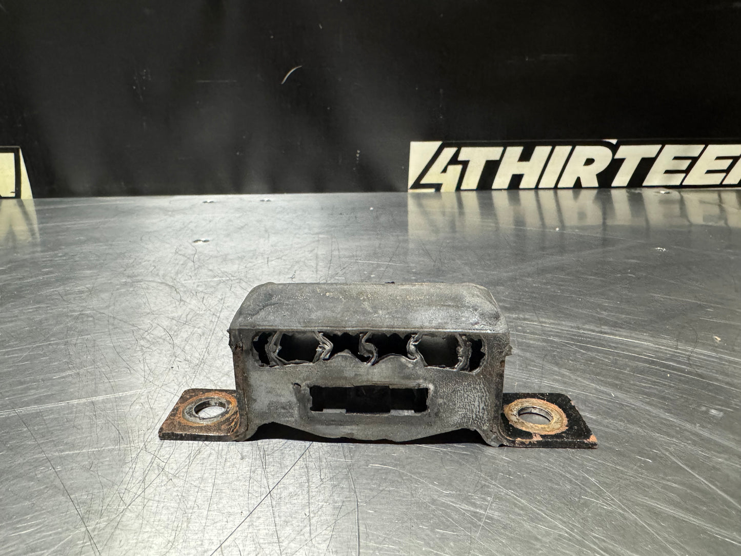1997-2004 C5 CORVETTE REAR RUBBER EXHAUST HANGER #N166
