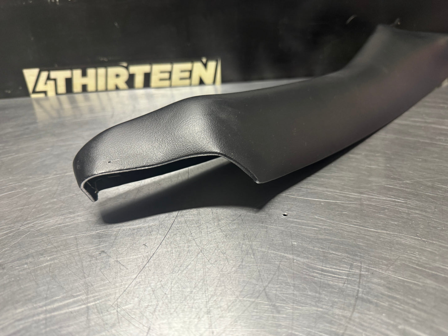 1997-2004 C5 CORVETTE RH PASSENGER FRONT A PILLAR TRIM EBONY OEM #N263