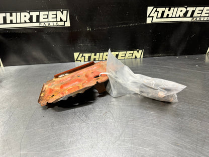04-06 PONTIAC GTO BATTERY TRAY OEM #N712