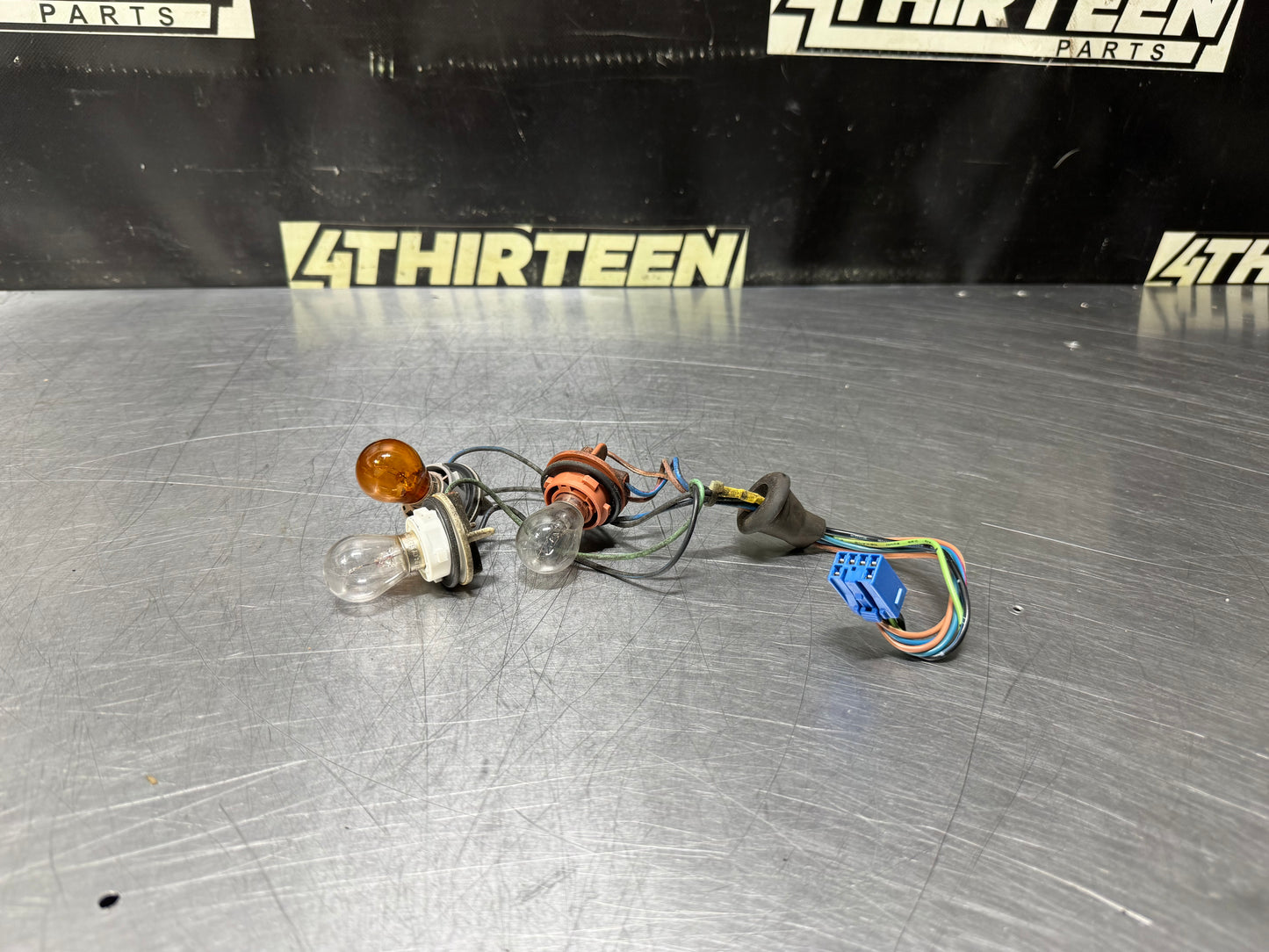 04-06 PONTIAC GTO ONE SIDE TAIL LIGHT TAILLIGHT HARNESS OEM #N699