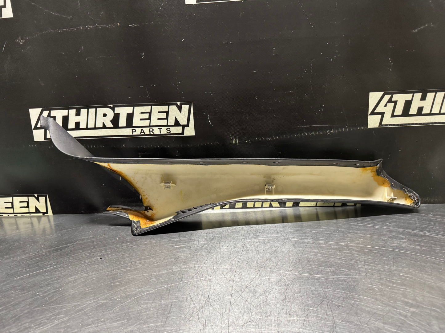 1997-2004 C5 CORVETTE LH DRIVER  FRONT A PILLAR TRIM EBONY OEM #N652