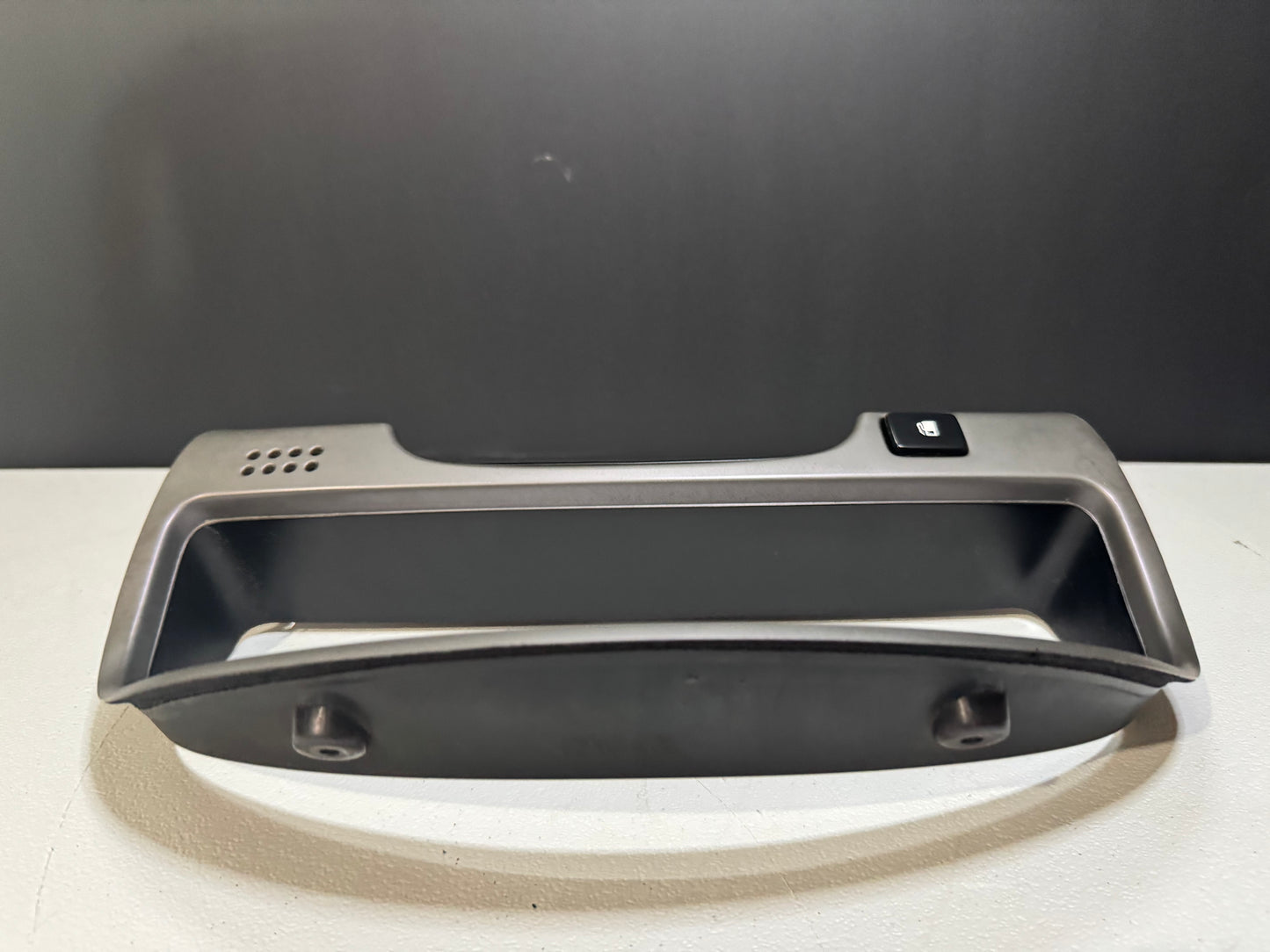 04-06 PONTIAC GTO CLUSTER BEZEL TRIM OEM #K9