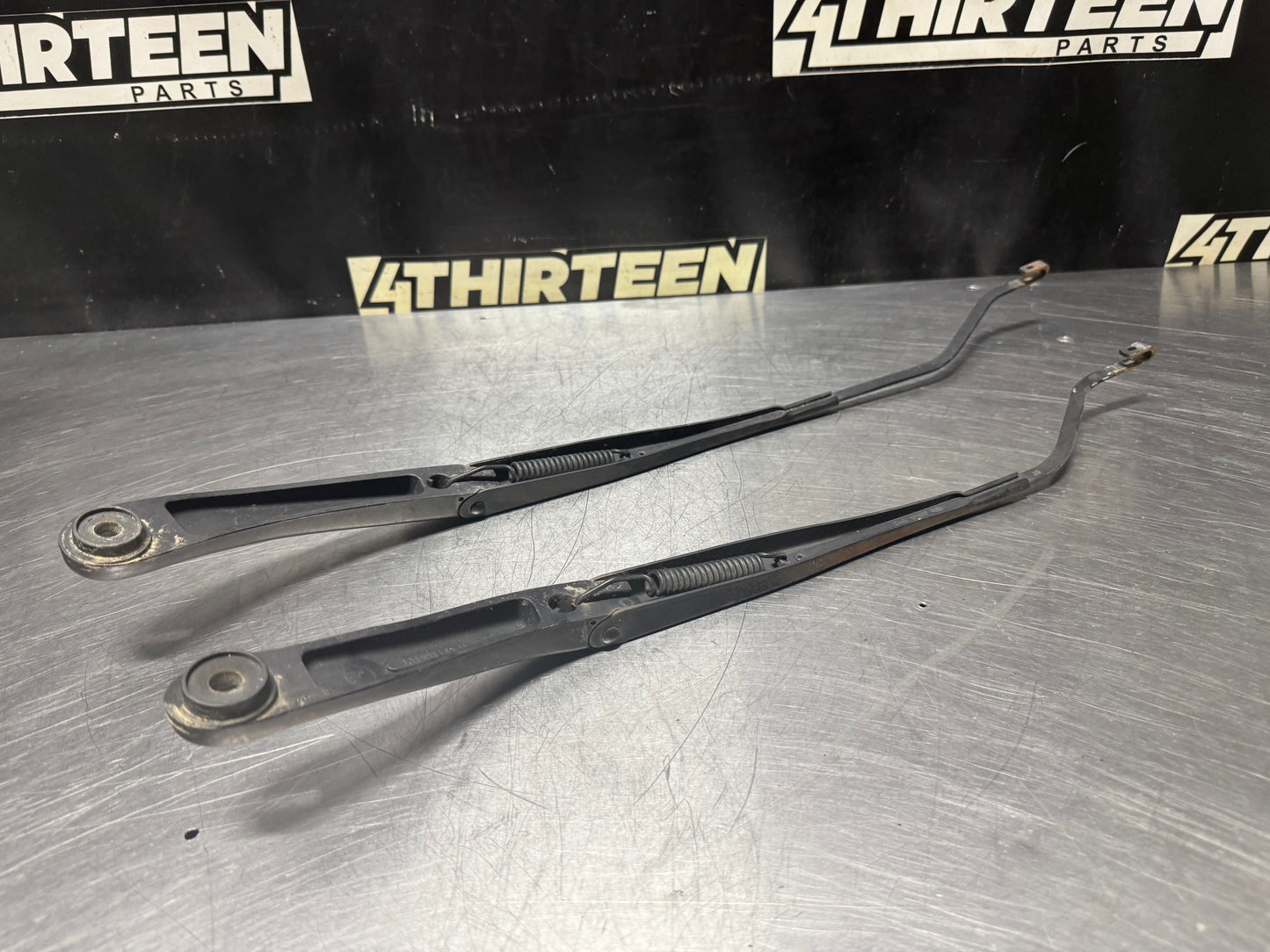 04-06 PONTIAC GTO WINDSHIELD WIPER ARMS OEM #N307