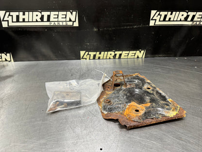 04-06 PONTIAC GTO BATTERY TRAY OEM #N712