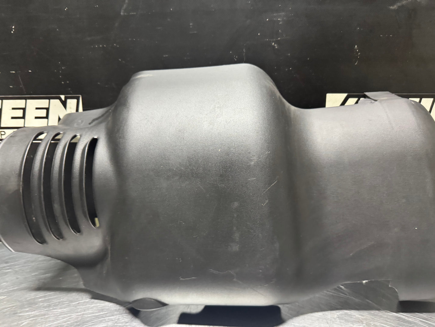 03-06 CHEVY TAHOE GMC YUKON CADILLAC ESCALADE ENGINE COVER 12597908 OEM #N551