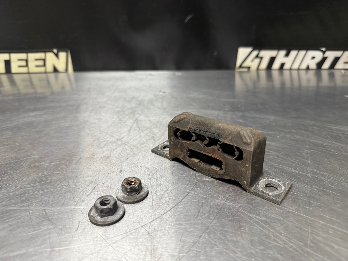 1997-2004 C5 CORVETTE REAR RUBBER EXHAUST HANGER #N122