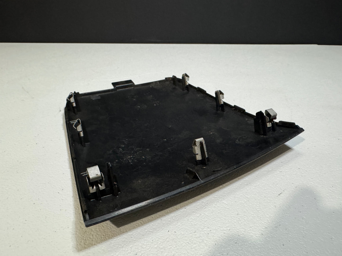 04-06 PONTIAC GTO RADIO DASH BEZEL TOP TRIM OEM #K8