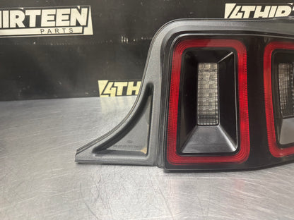 13-14 FORD MUSTANG LED RH PASSENGER TAIL LIGHT DR33-13B504-AG OEM #N337