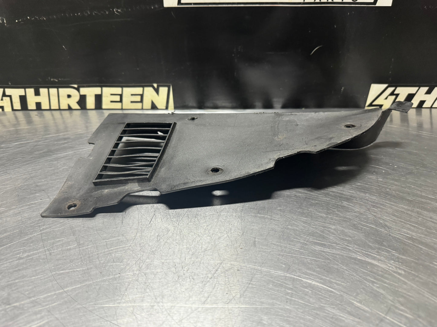 1997-2004 C5 CORVETTE RH PASSENGER SPLASH SHIELD 10333648 USED OEM #N264