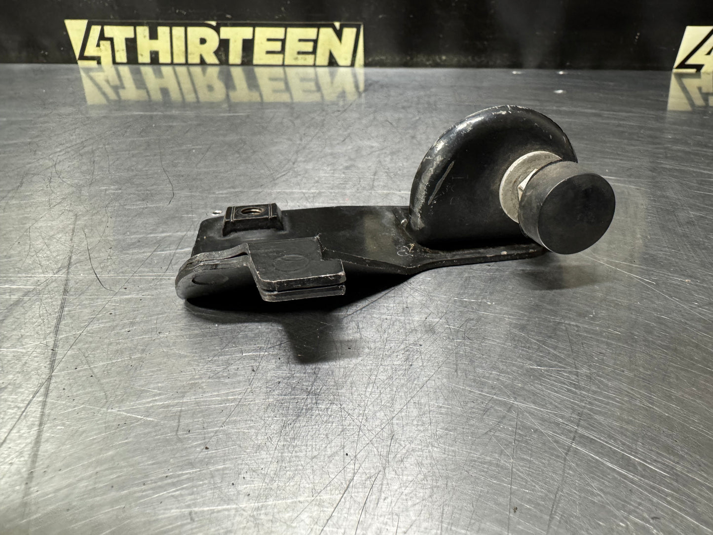 97-04 CORVETTE C5 HOOD BUMP STOP BRCKET RIGHT USED #N870
