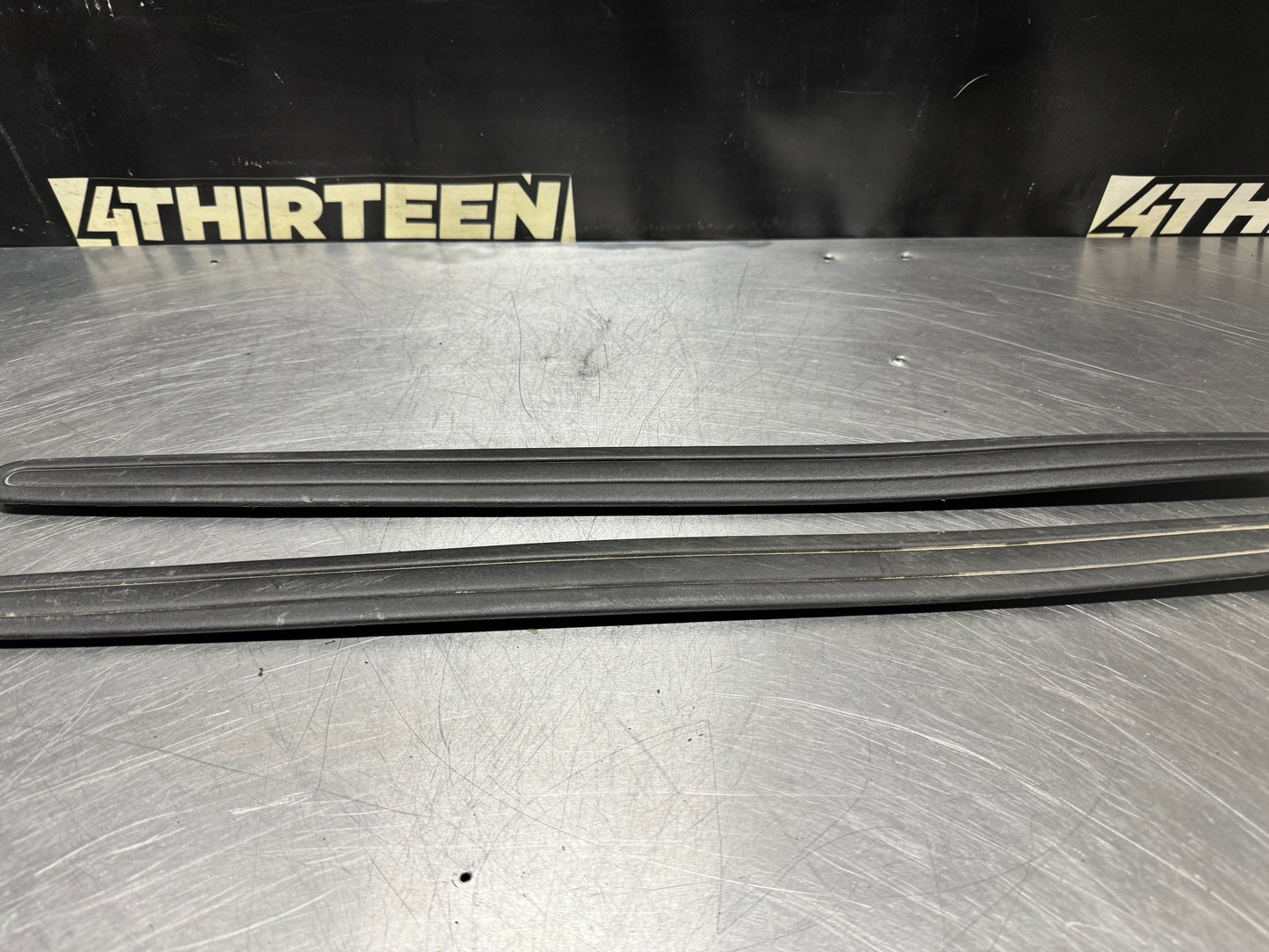 04-06 PONTIAC GTO SCUFF PLATE SILL TRIM SET OEM #N322