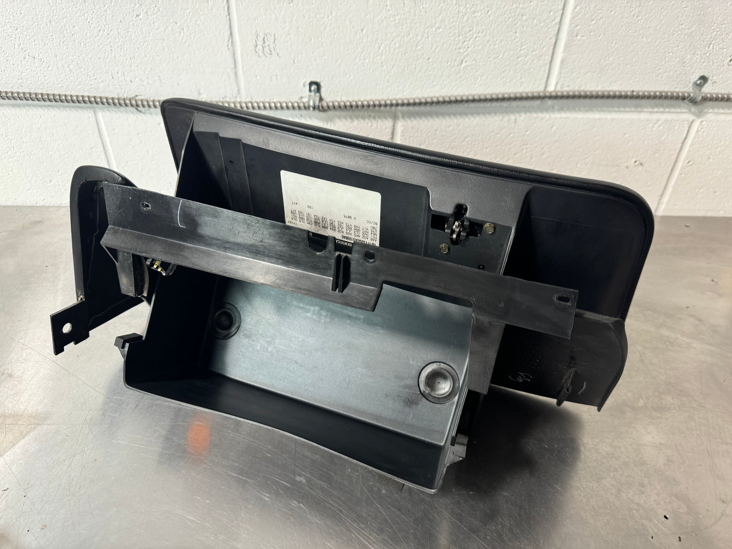 1997-2004 C5 CORVETTE OEM GLOVE BOX BLACK #L446