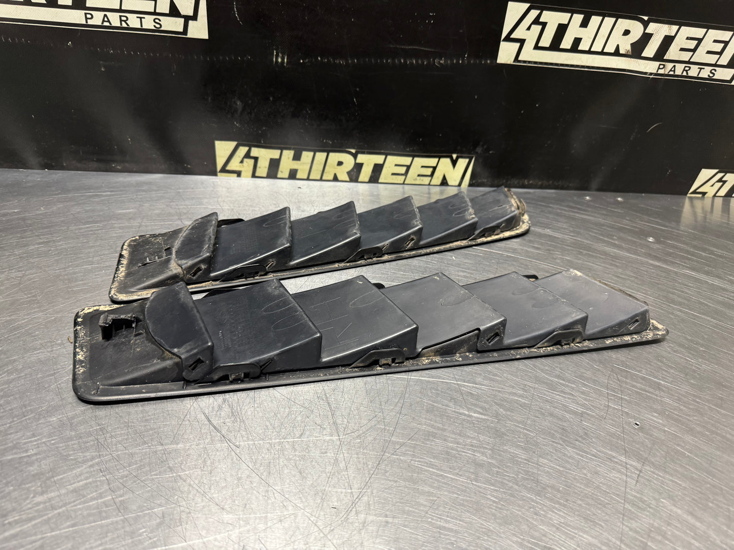 2013 FORD MUSTANG GT HOOD VENT LOUVERS PAIR BLCK OEM #N649