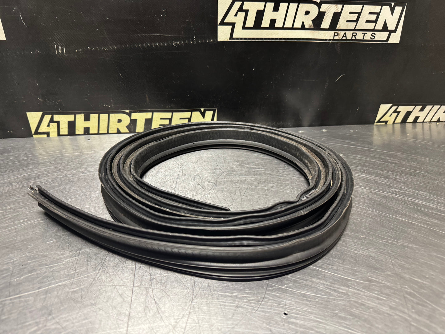 1997-2004 CORVETTE C5 CONVERTIBLE TRUNK / DECK LID WEATHER STRIP SEAL OEM #N513