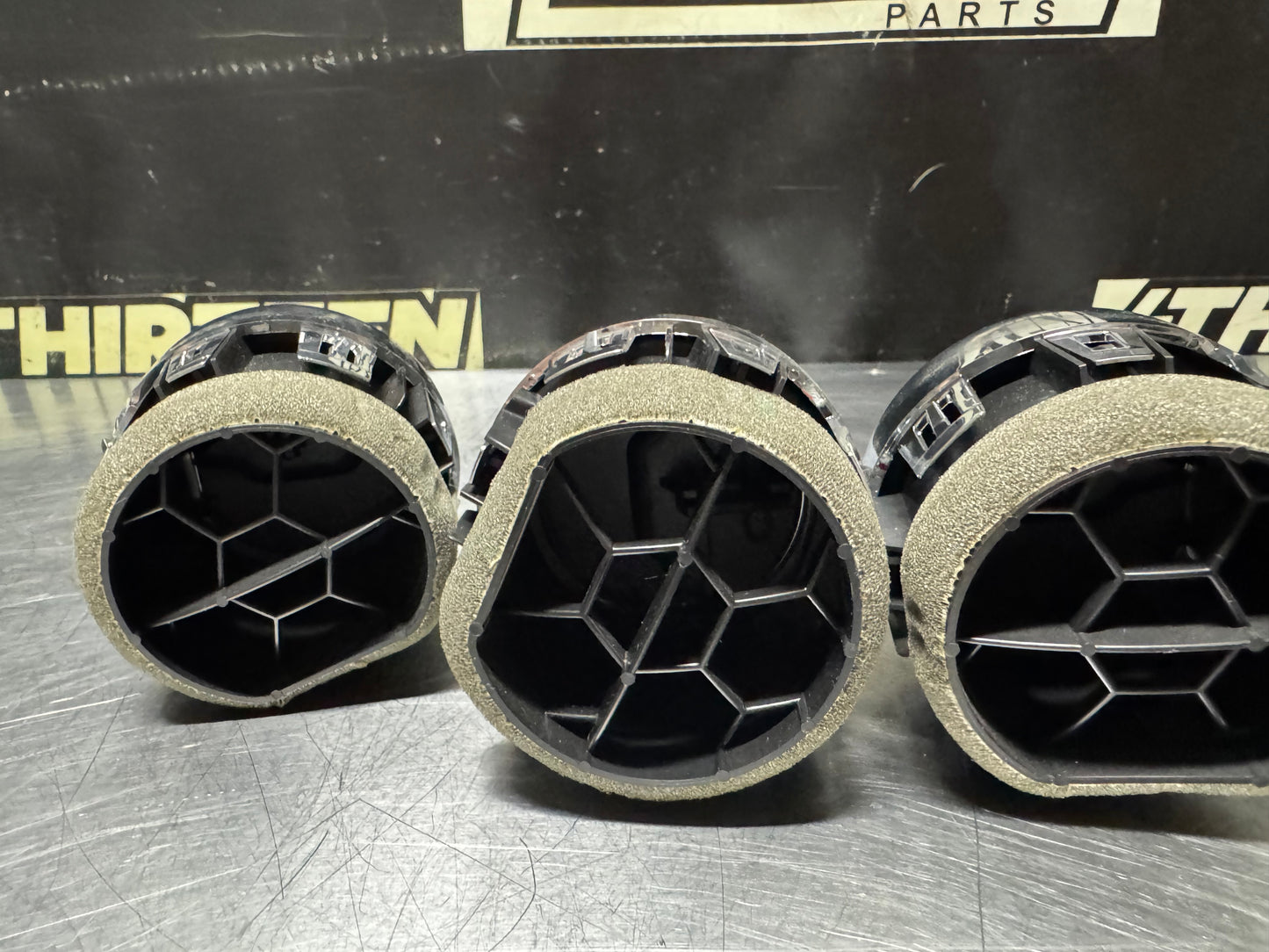 15-19 FORD MUSTANG CENTER DASH AIR VENTS SET OF 3 OEM #N760