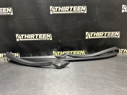 97-04 CORVETTE C5 FRONT WINDSHIELD SEAL / WEATHERSTRIPPING OEM #N541