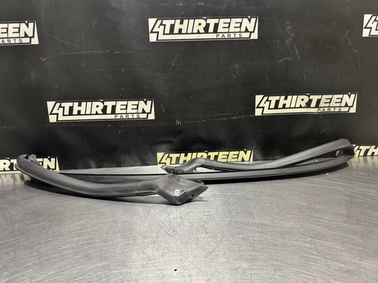 97-04 CORVETTE C5 FRONT WINDSHIELD SEAL / WEATHERSTRIPPING OEM #N541