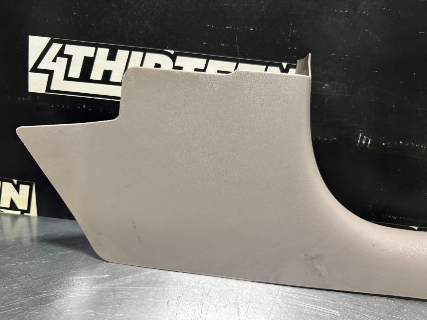97-04 C5 CORVETTE PASSENGER SIDE DOOR SILL KICK PANEL RH SHALE OEM #N468