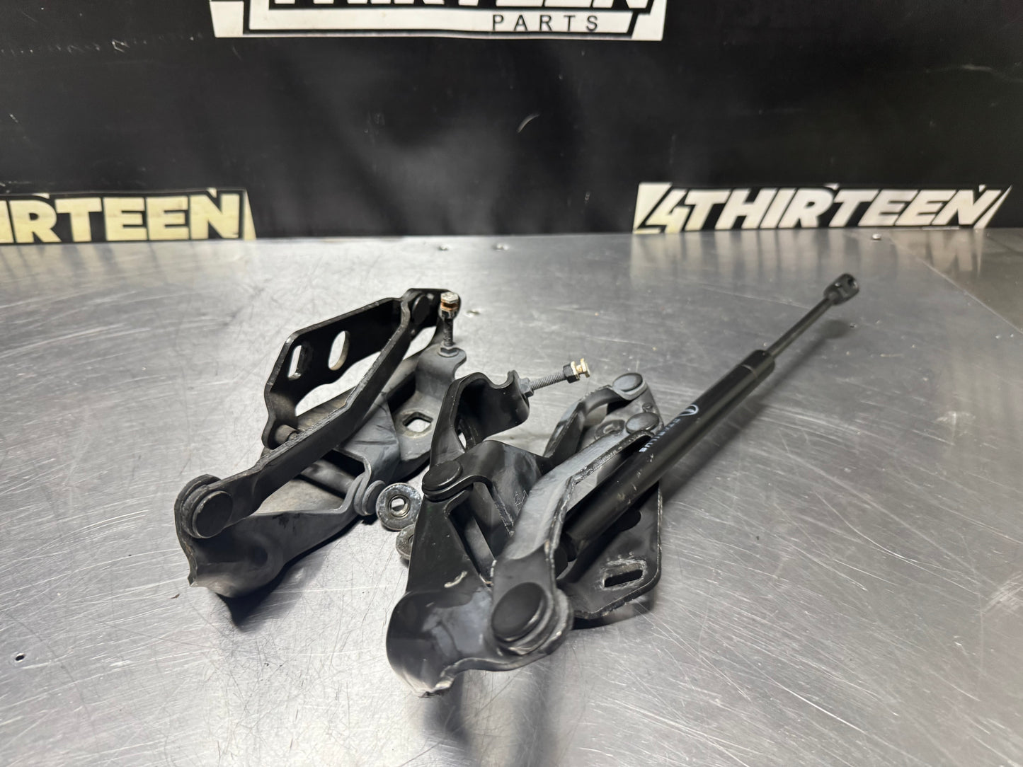 1997 - 2004 CORVETTE C5 RH LH HOOD HINGES OEM #N112