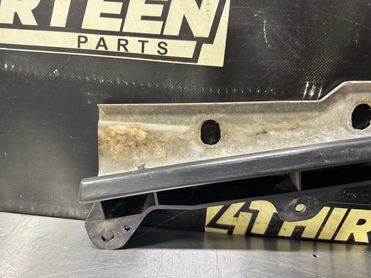 1997-2004 C5 CORVETTE USED OEM FRONT BUMPER FASCIA RETAINER 10256973 #N889
