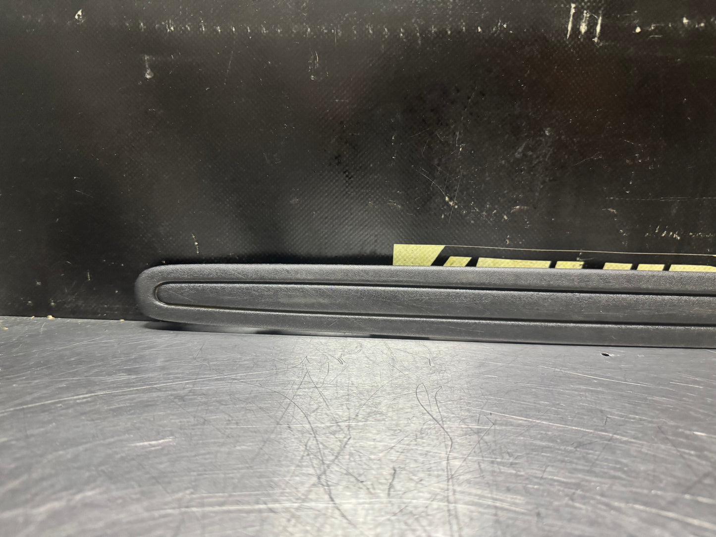 04-06 PONTIAC GTO SCUFF PLATE SILL TRIM OEM #N568
