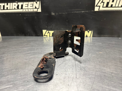 04-06 PONTIAC GTO POWER STEERING RESERVOIR BRACKET OEM #N482