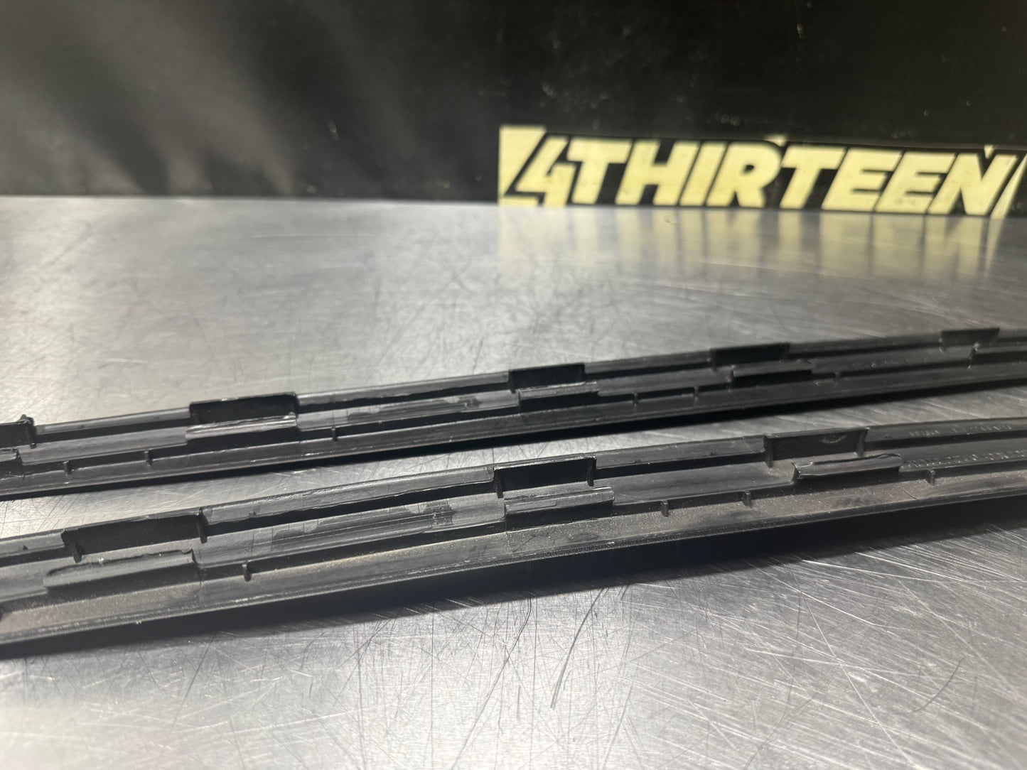 04-06 PONTIAC GTO SCUFF PLATE SILL TRIM SET OEM #N624
