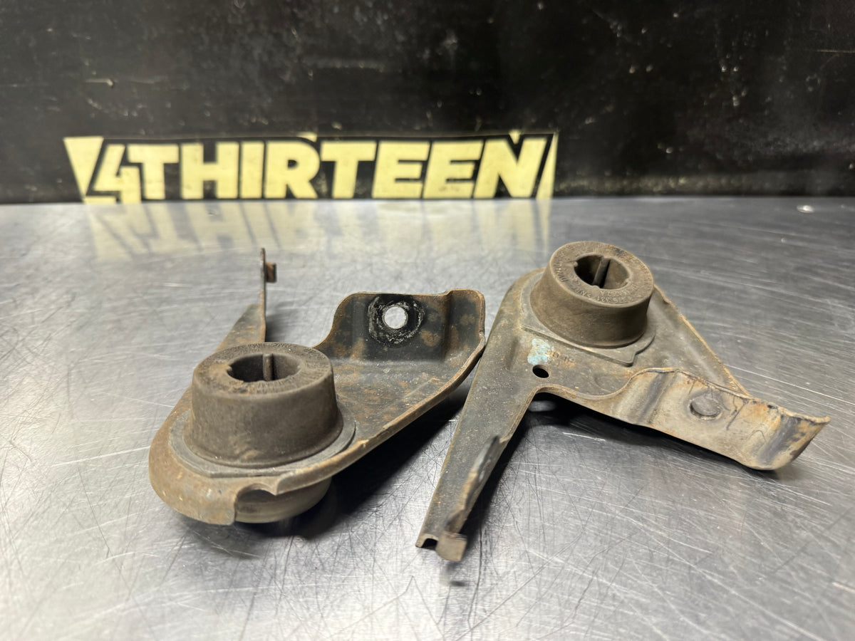 15-24 FORD MUSTANG REAR MUFFLER EXHAUST HANGER MOUNT BRACKETS OEM #V73