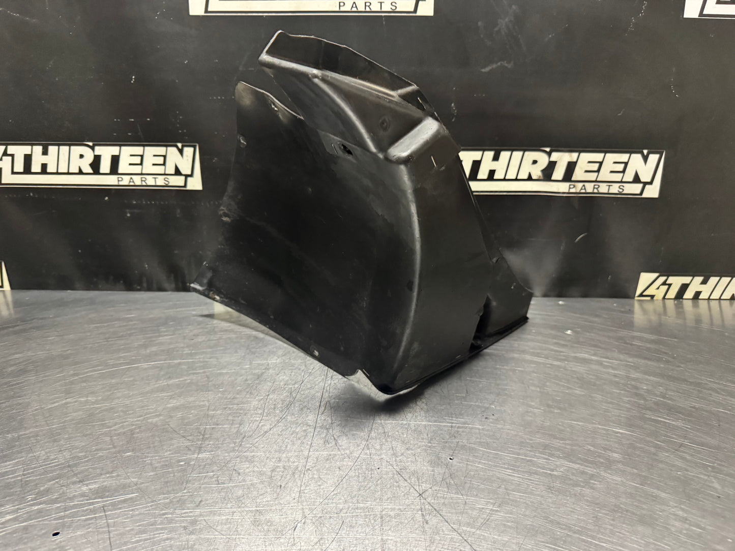 97-04 C5 CORVETTE RIGHT FRONT PASSENGER  WHEEL LINER SPLASH SHEILD OEM #N474