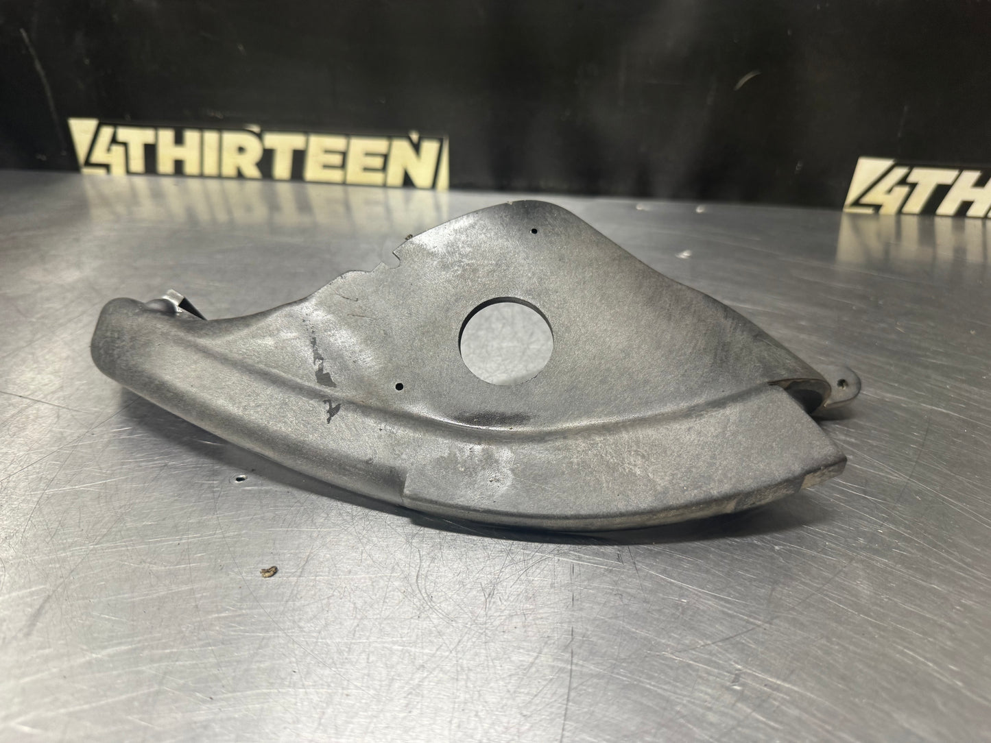 97-04 C5 CORVETTE RH PASSENGER SIDE FOG LIGHT MOUNTING BRACKET 10269680 OEM N327
