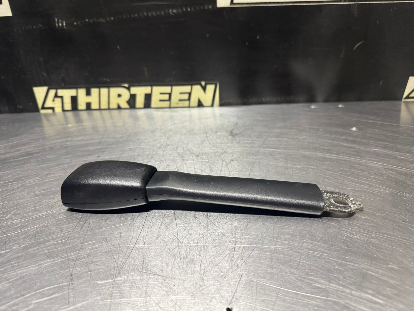 1997-2004 CORVETTE C5 RH PASSENGER SEAT BELT BUCKLE RECEIVER BLCK OEM #N498