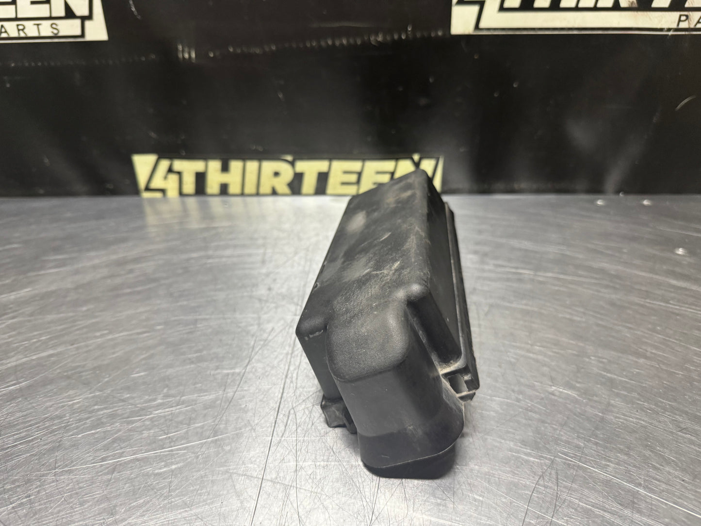2004 PONTIAC GTO PCM BRACKET COVER 92117908 OEM #N572