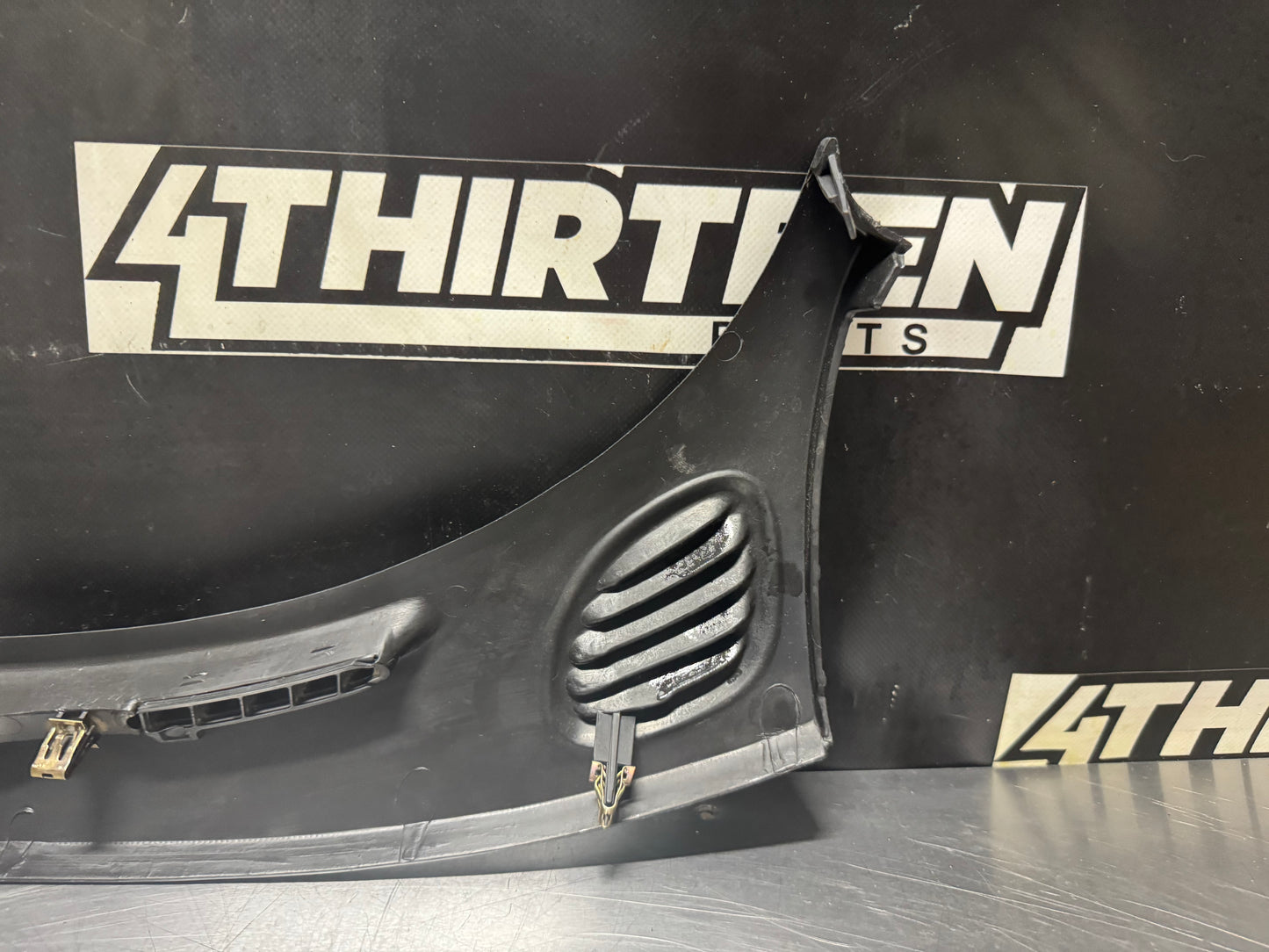 04-06 PONTIAC GTO LH DASH COWL TRIM OEM 92105077 #N309