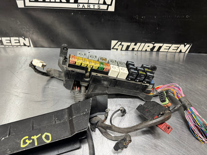 04-06 PONTIAC GTO FUSE BOX WITH LID #L423
