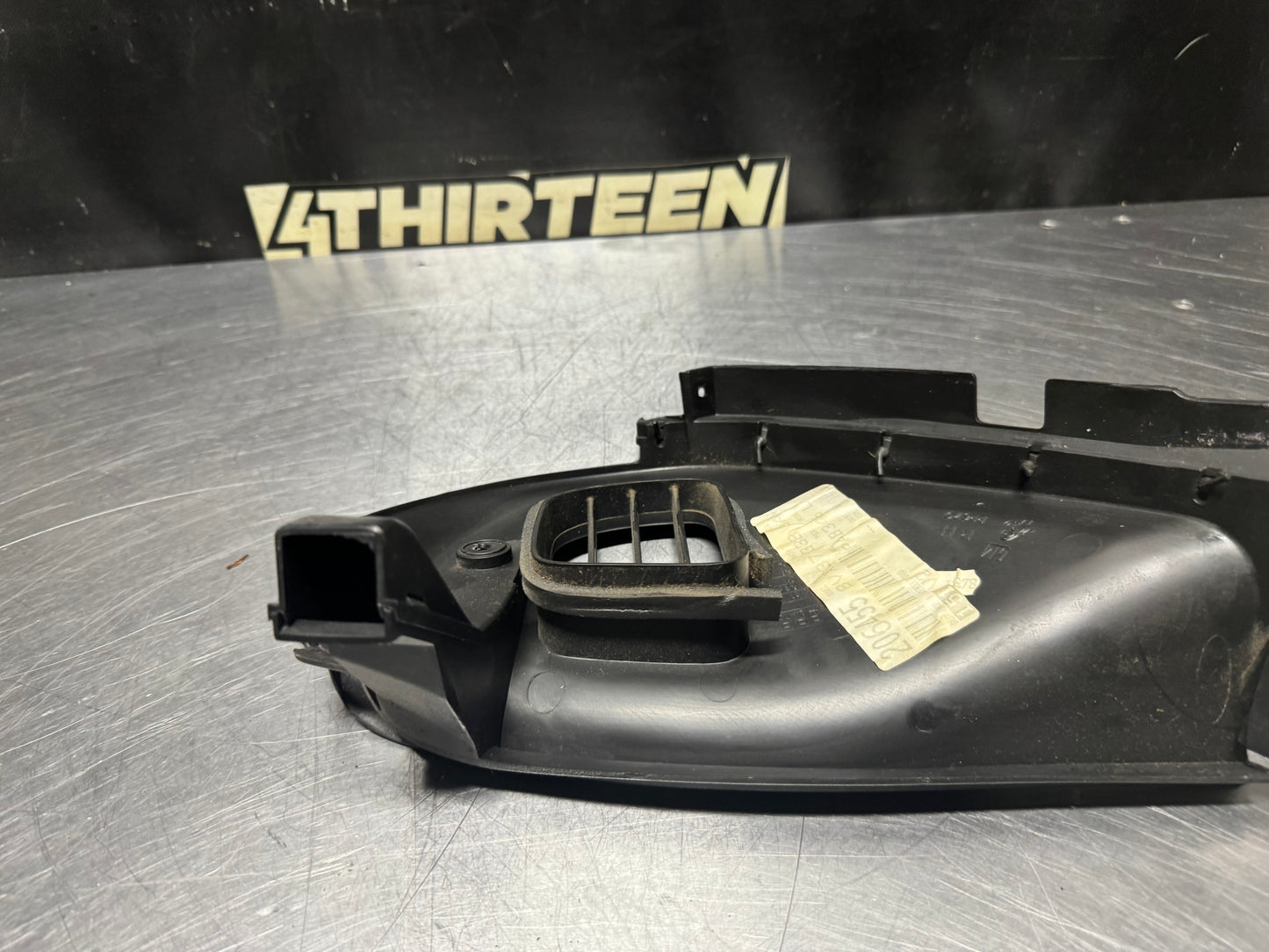 04-06 PONTIAC GTO RH PASSENGER SIDE DEFROST VENT TRIM OEM #N298