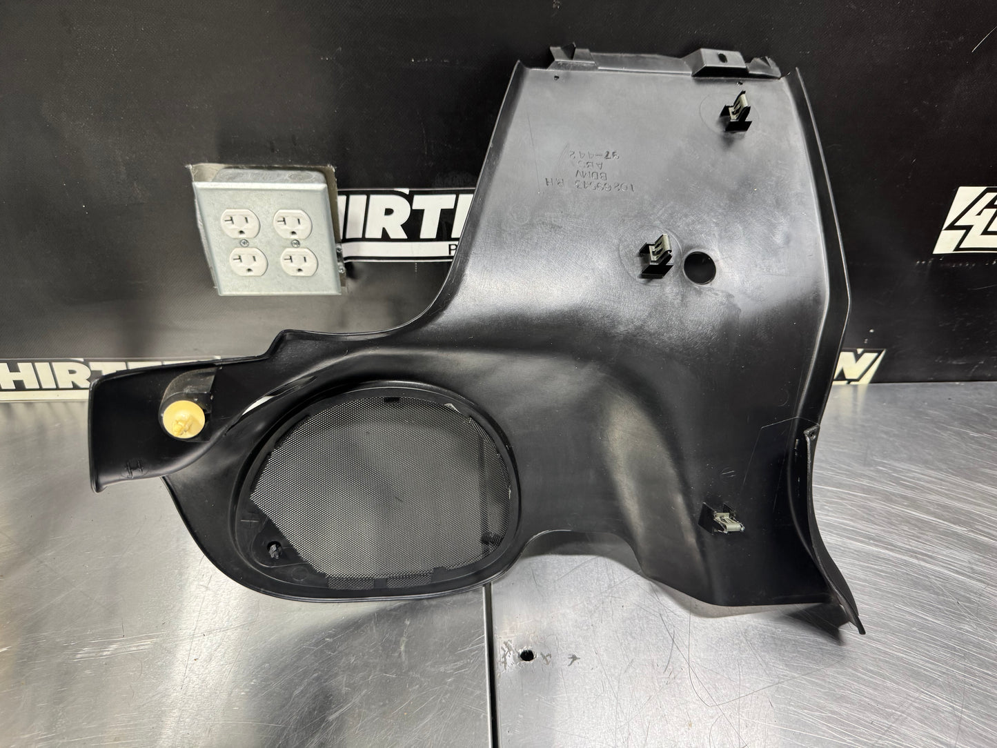 97-04 CORVETTE C5 INTERIOR RH PASSENGER B-PILLAR PANEL 10269543 OEM #N735