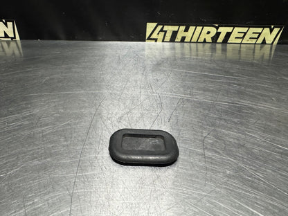 97-04 C5 CORVETTE DOOR BOTTOM ACCESS DRAIN PLUG 10283990 OEM #N582