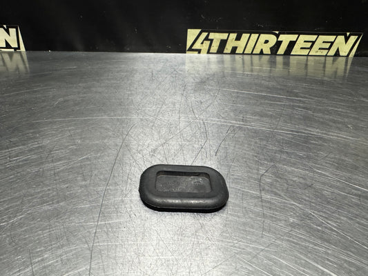 97-04 C5 CORVETTE DOOR BOTTOM ACCESS DRAIN PLUG 10283990 OEM #N582
