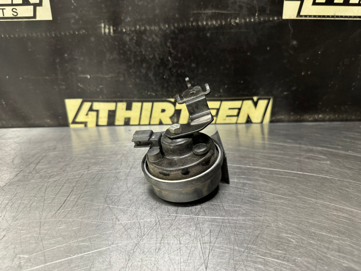 10-15 CAMARO SS RH PASSENGER SIDE HORN OEM #N964