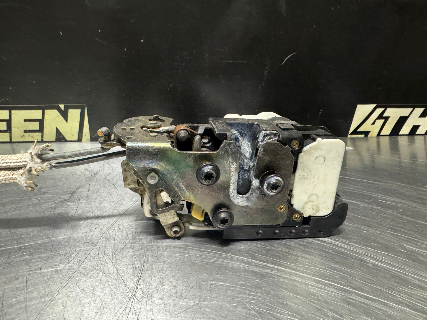 97-04 C5 CORVETTE RH PASSENGER DOOR LOCK ACTUATOR ASSEMBLY OEM #N535