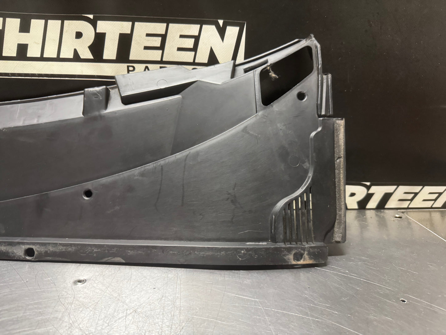 04-06 PONTIAC GTO WINDSHIELD COWL OEM 92054218 #N453